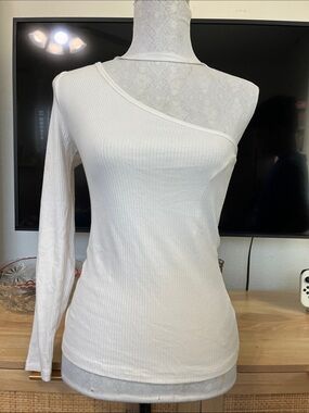 Old navy white ribbed one-shoulder long-sleeve top with an asymmetric neckline